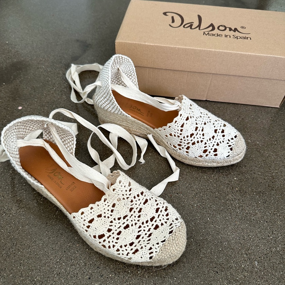 ALO Yoga Cream Espadrilles with Floral Cutouts